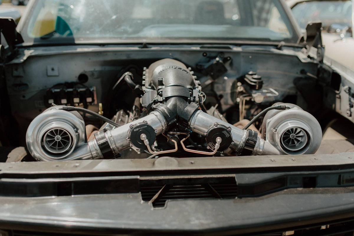 Twin-turbo engine bay