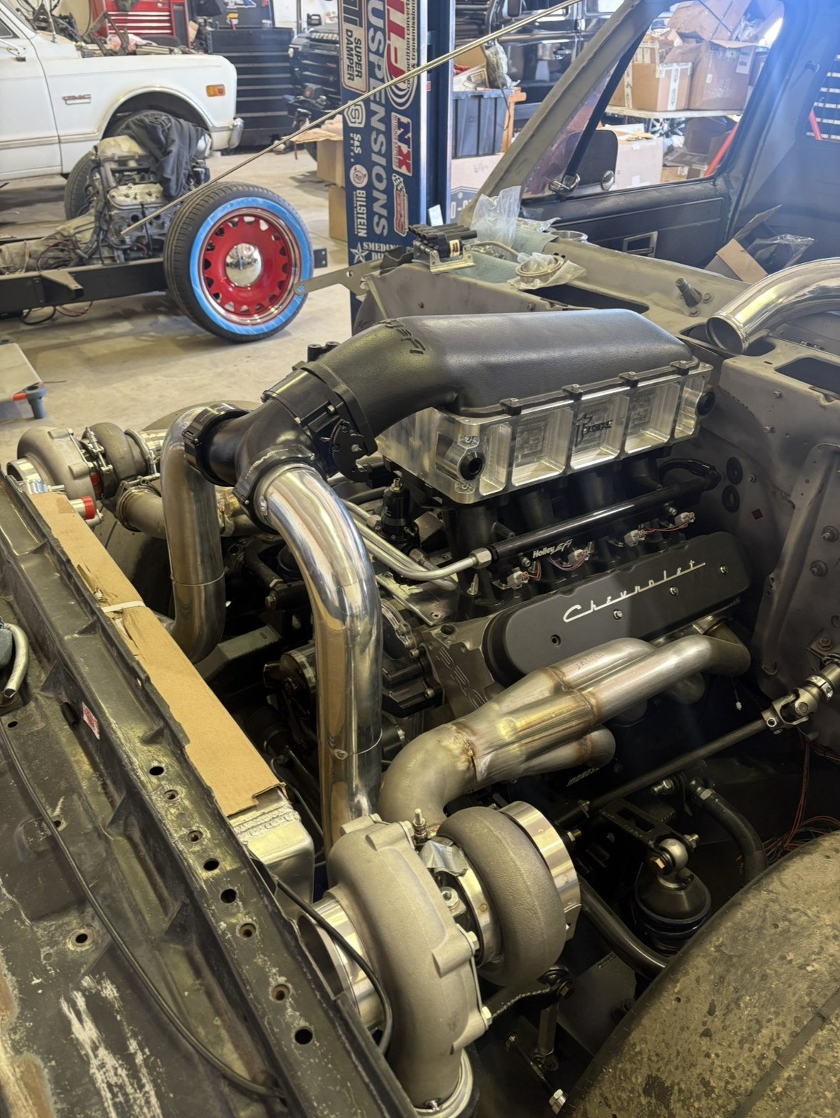 Twin-turbo Chevrolet V8 with polished charge pipes