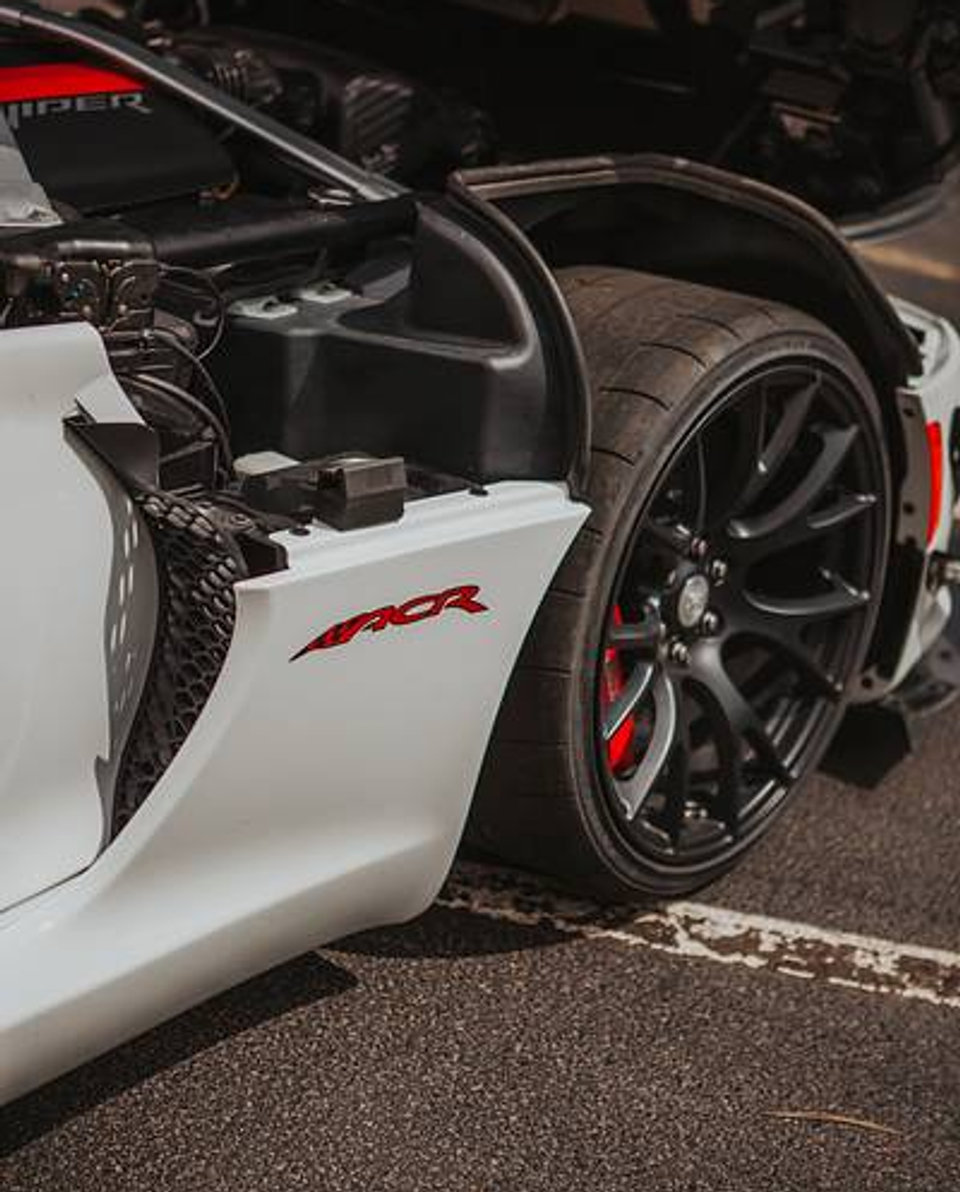 Close-up of a white Viper ACR front fender and wheel